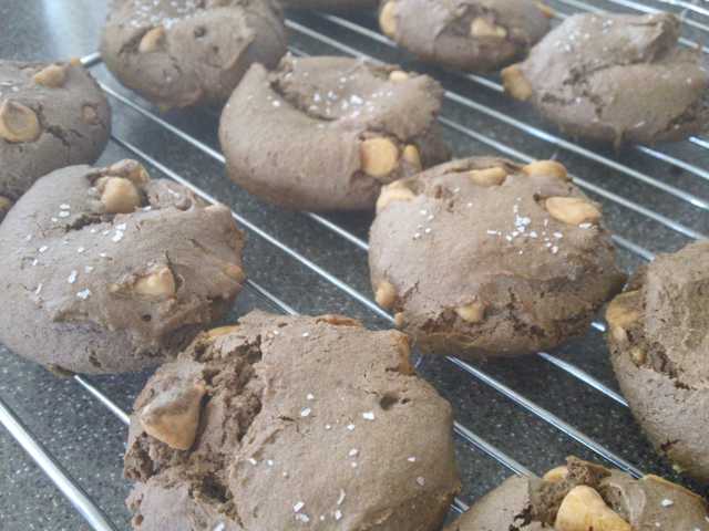 Easy 5-ingredient cookie is salty, sweet and decadent