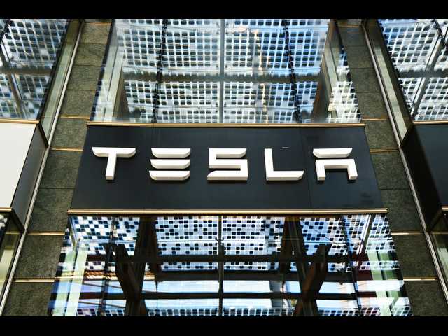 Someone randomly asked Elon Musk to take his companies off Facebook; he did just that